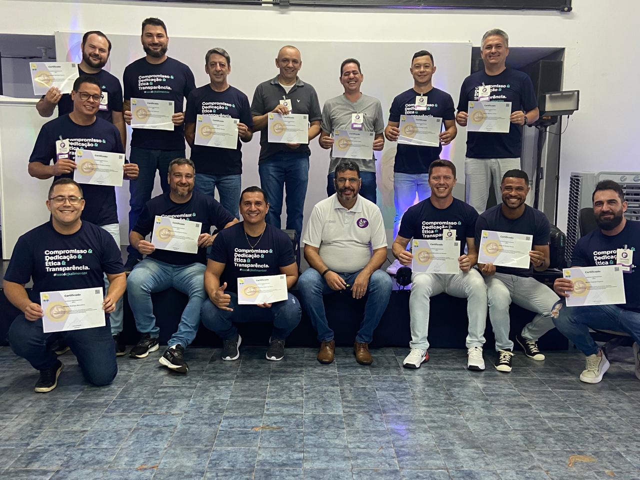 Turma de formação em PNL com certificados de conclusão
